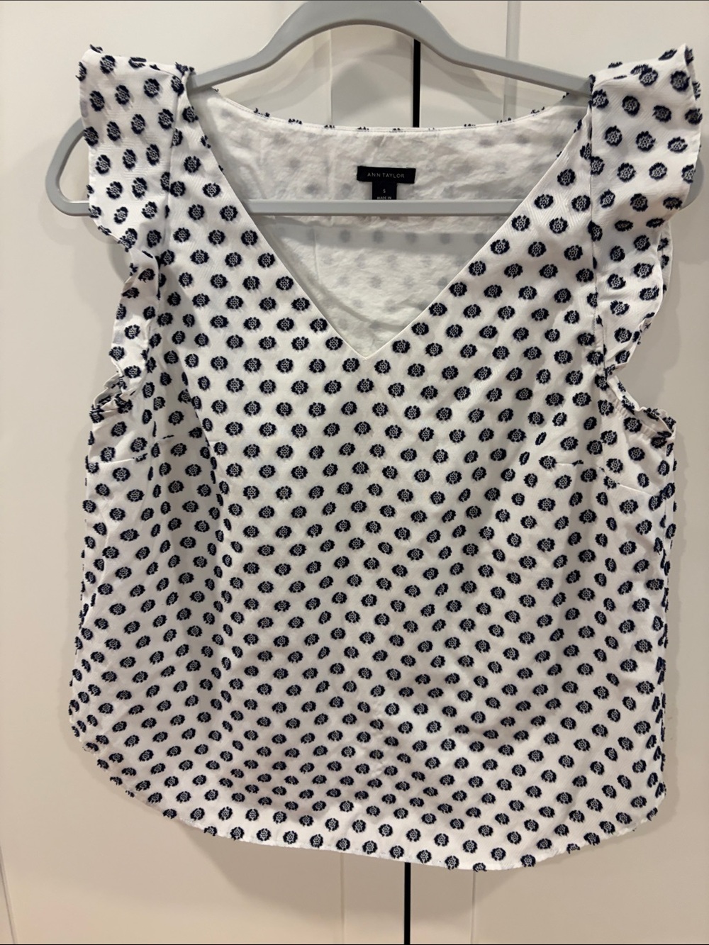 Ann Taylor White & Navy Dot Ruffle Sleeveless V-Neck Top